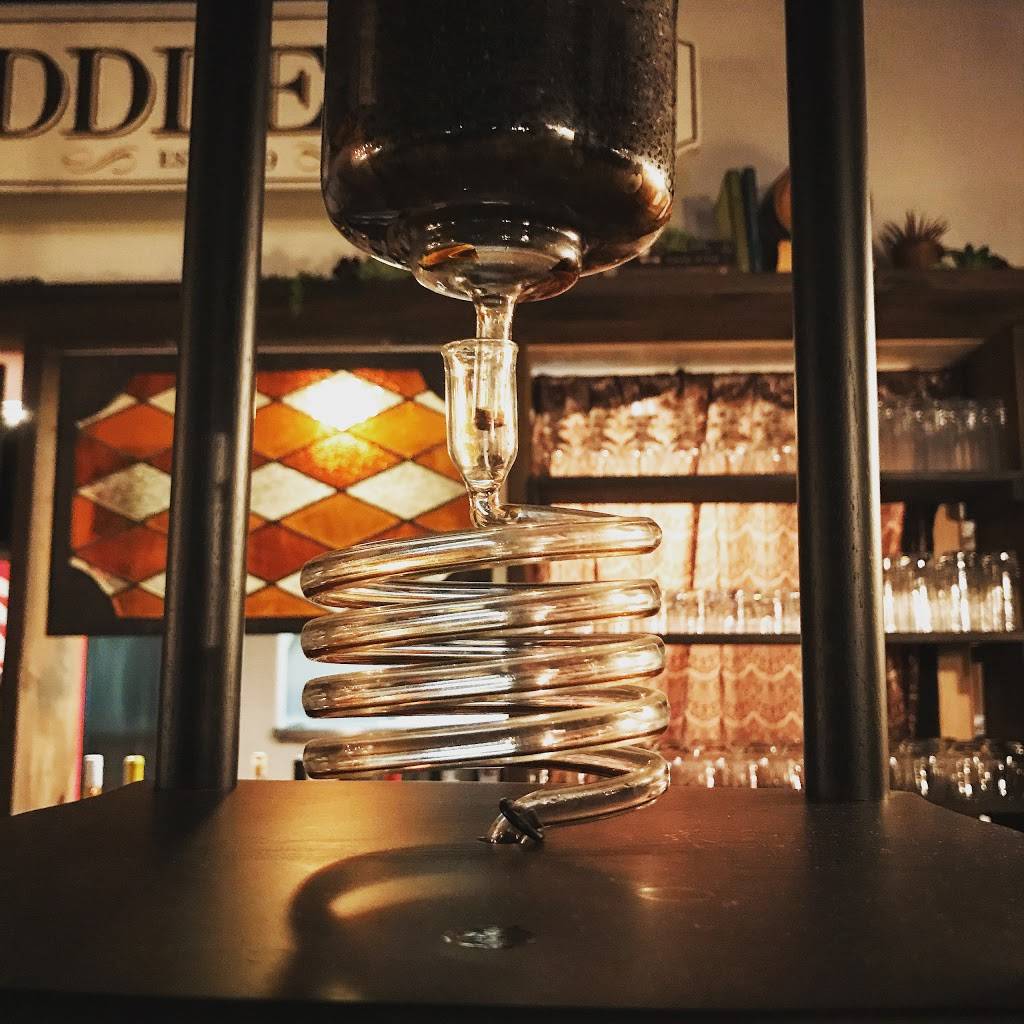 MiddleBar | restaurant | 129 N Market St, Inglewood, CA 90301, USA | 3234547577 OR +1 323-454-7577