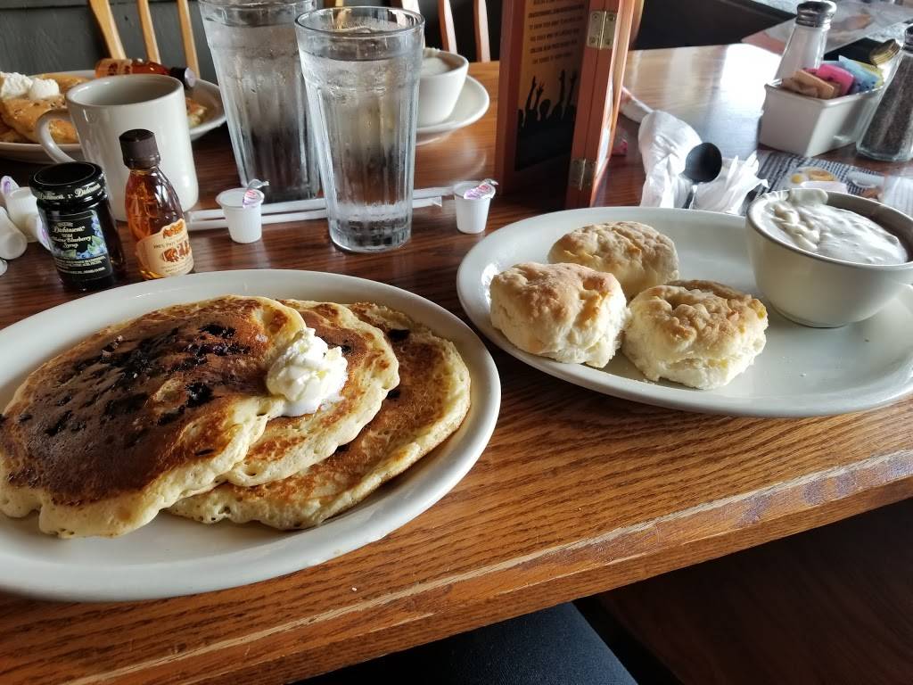 Cracker Barrel Old Country Store | restaurant | 2525 W Marquette Woods Rd, Stevensville, MI 49127, USA | 2694280550 OR +1 269-428-0550