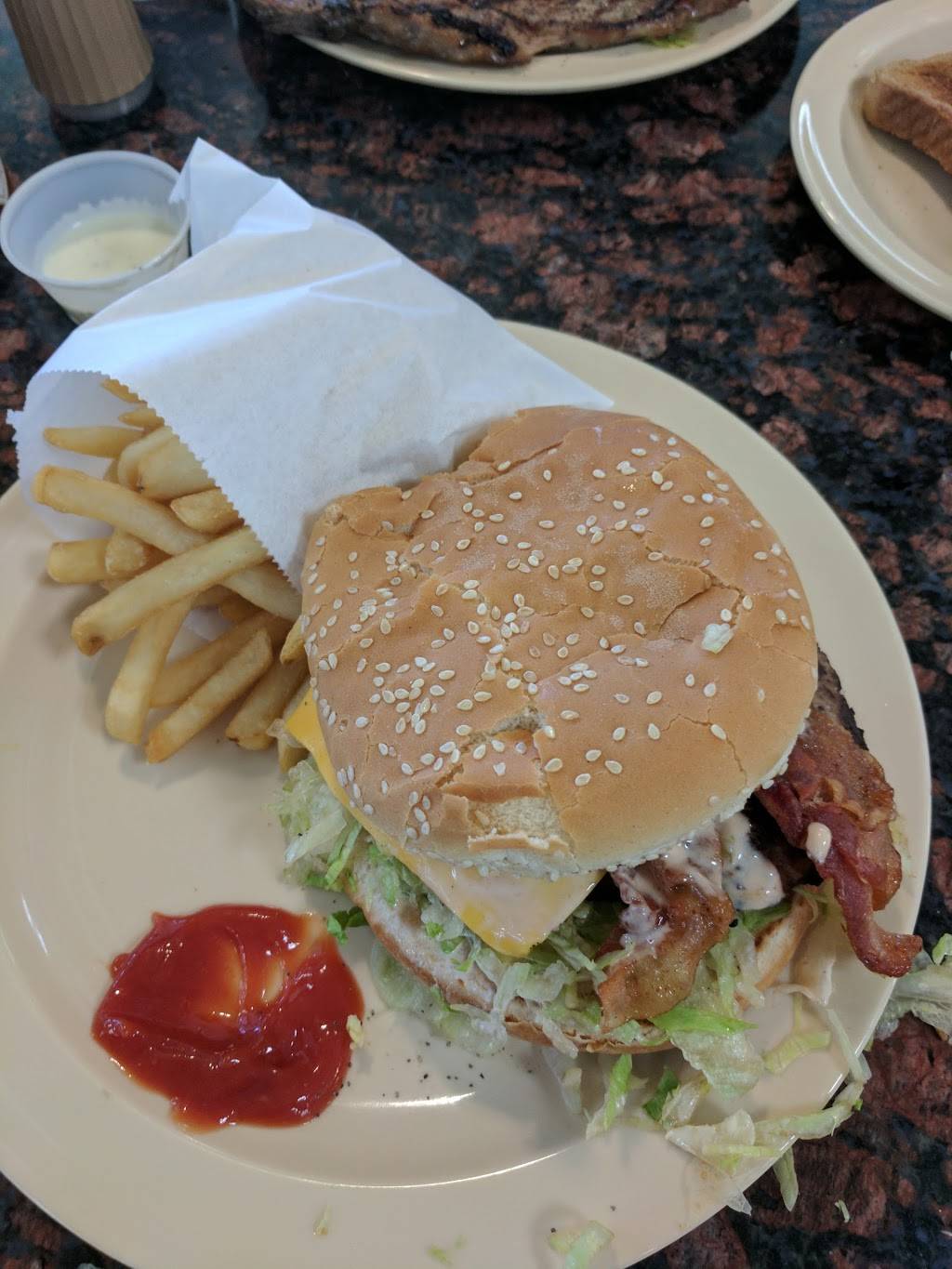 Dukes Charbroiler | restaurant | 2900 W Warner Ave, Santa Ana, CA 92704, USA | 7145575480 OR +1 714-557-5480