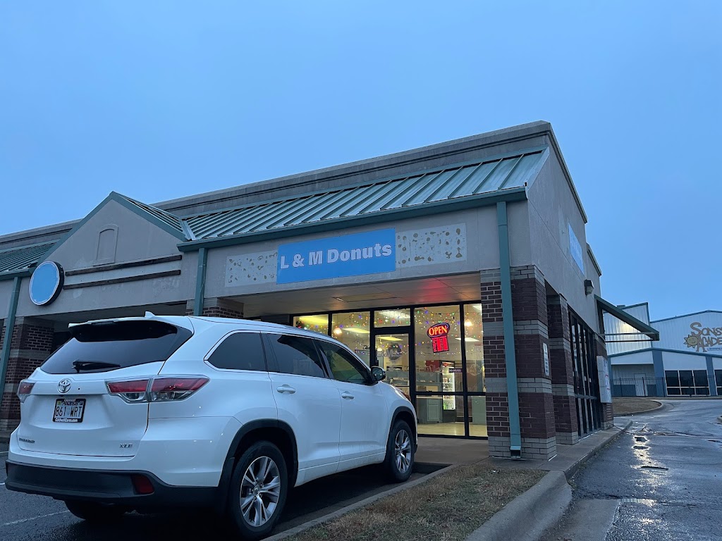 L&M donuts | restaurant | Meadowlake Rd, Conway, AR 72032, USA | 5012051967 OR +1 501-205-1967