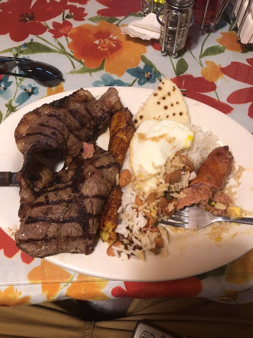 La Calenita Restaurant & Bakery | restaurant | 284 Morris Ave, Elizabeth, NJ 07208, USA | 9084694222 OR +1 908-469-4222