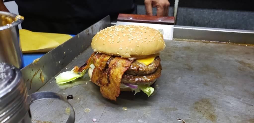 Monster Burger, Playas De Rosarito | restaurant | Emiliano Zapata 228, Predios Urbanos, Machado Sur, 22710 Rosarito, B.C., Mexico | 016611075307 OR +52 661 107 5307