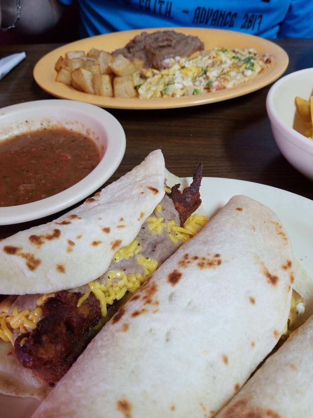 Daniels Cafe | restaurant | 5008 S Presa St, San Antonio, TX 78223, USA | 2108784269 OR +1 210-878-4269