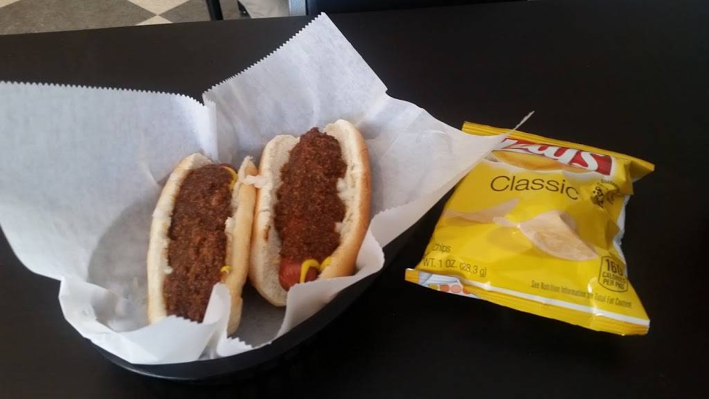 Titos Sloppy Doggs | restaurant | 1068 Market St, Wheeling, WV 26003, USA | 3046506252 OR +1 304-650-6252