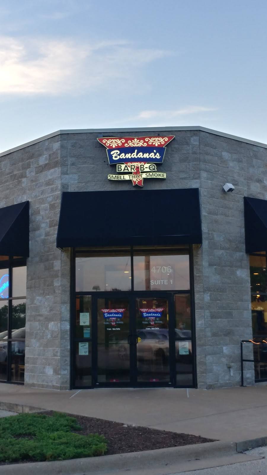 Bandanas Bar-B-Q | restaurant | 4706 Utica Ridge Rd, Davenport, IA 52807, USA | 5634241830 OR +1 563-424-1830