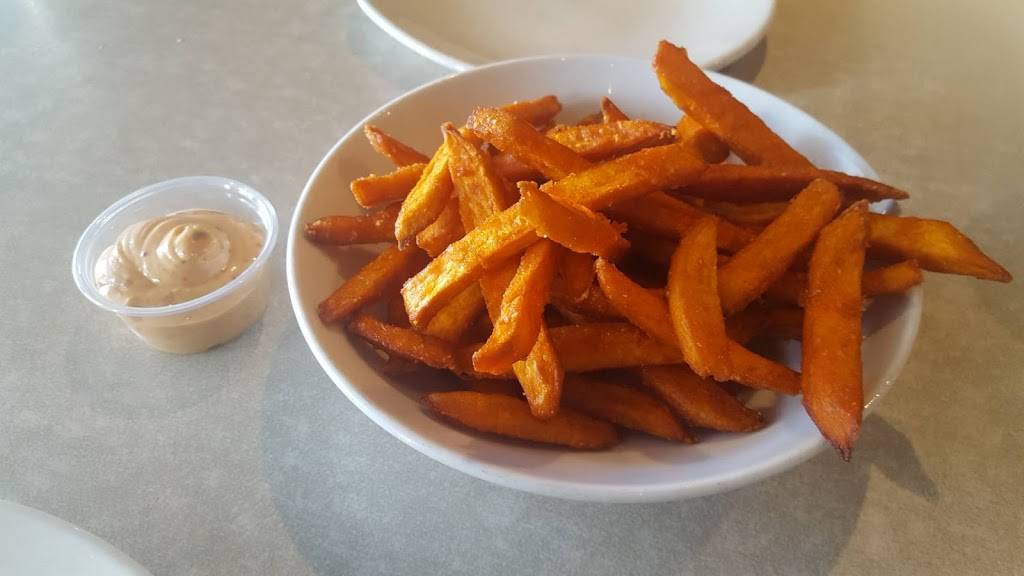 Barneys Gourmet Hamburgers | restaurant | 11660 San Vicente Blvd, Los Angeles, CA 90049, USA | 3104476000 OR +1 310-447-6000