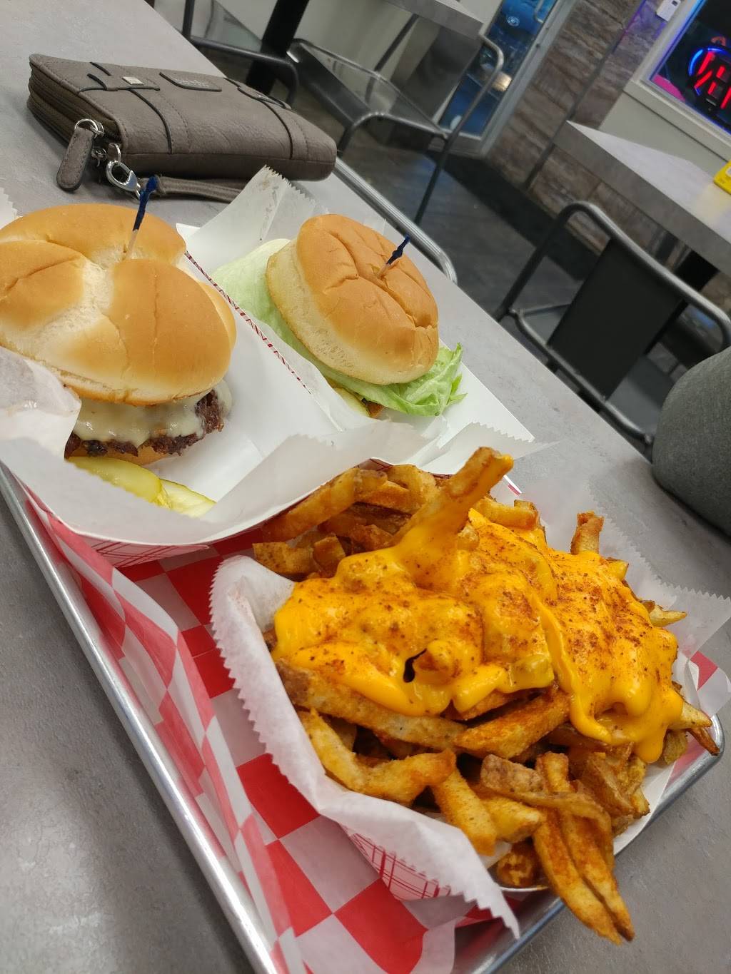 Richmans Ice Cream & Burger Co. | restaurant | 6935 Emilie Rd, Levittown, PA 19057, USA | 2159431801 OR +1 215-943-1801