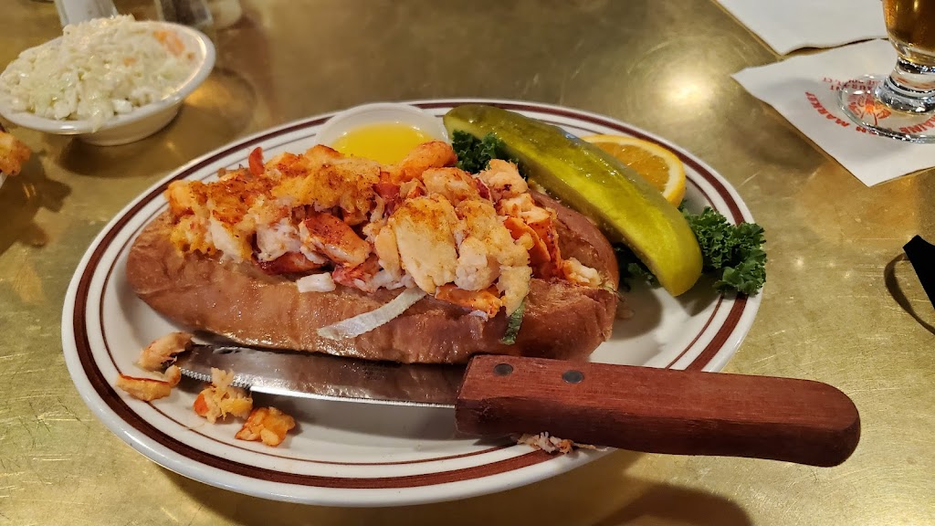Maine Fish Market Restaurant | restaurant | 60 Bridge St, East Windsor, CT 06088, USA | 8606232281 OR +1 860-623-2281