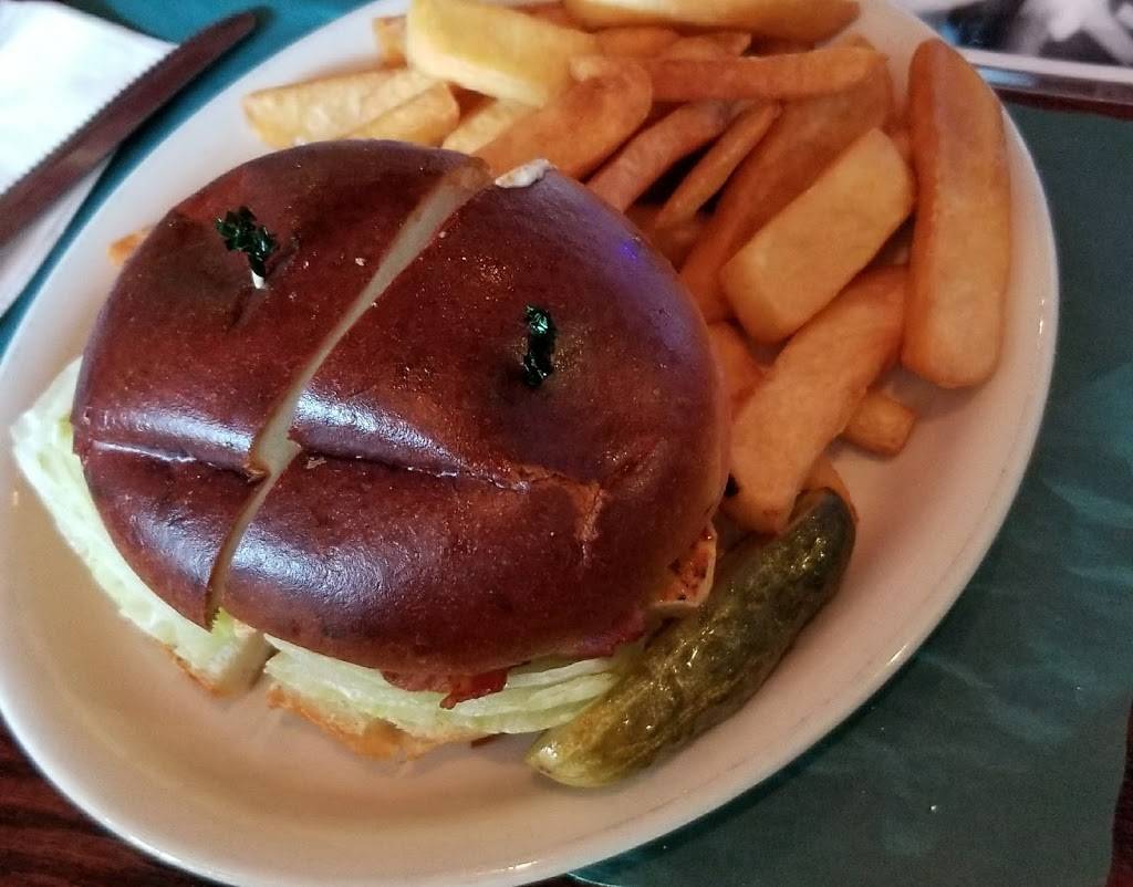 D & Ds Restaurant and Pub | restaurant | 191 S Main St, New City, NY 10956, USA | 8456390178 OR +1 845-639-0178