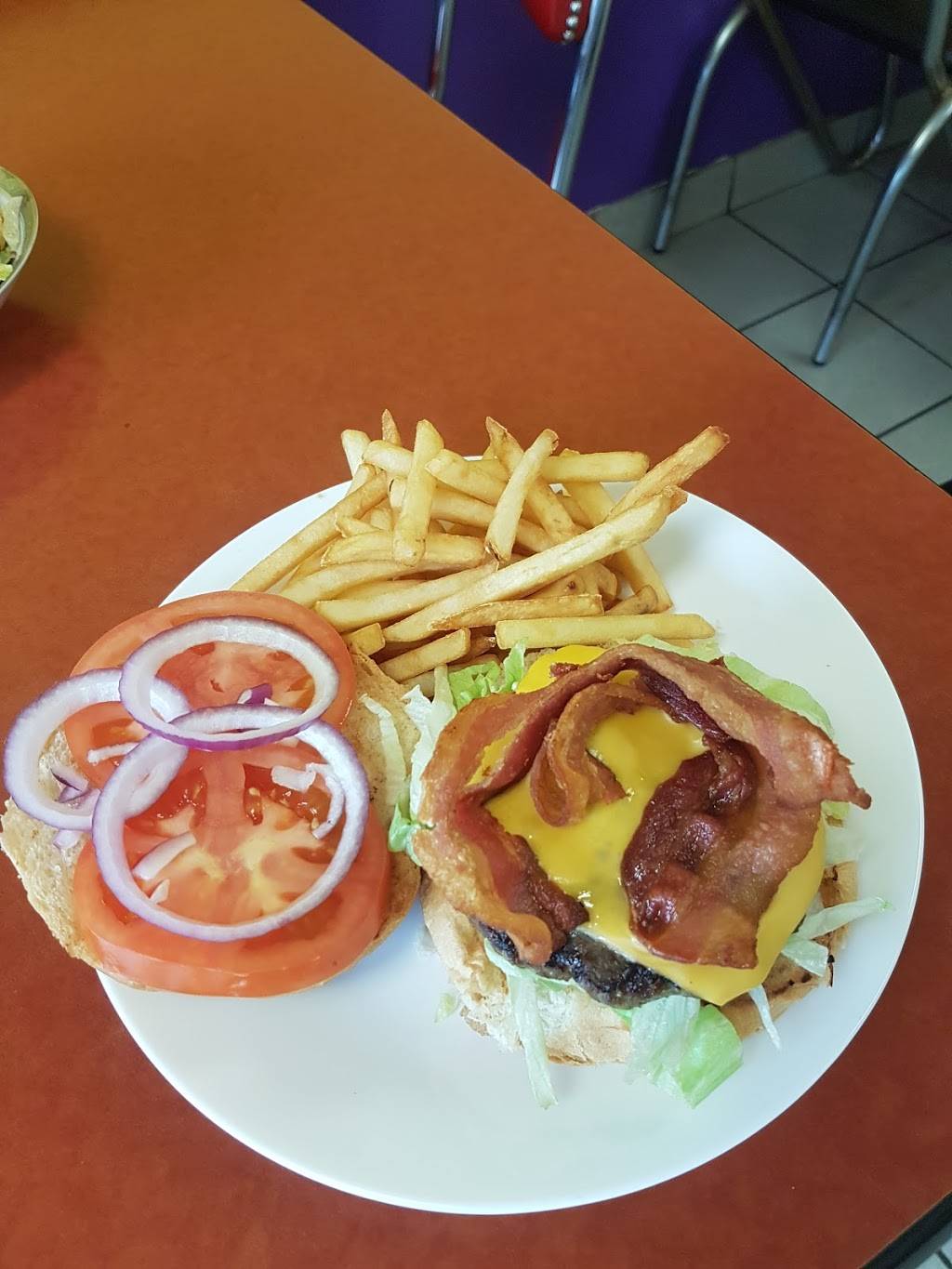 Diamond Pizza | restaurant | 1349 Danforth Rd, Scarborough, ON M1J 1G7, Canada | 4162691269 OR +1 416-269-1269