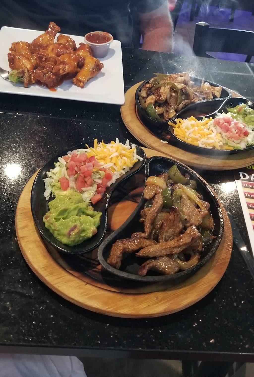 Mugs N Jugs Brandon | restaurant | 475 Brandon Town Center Dr, Brandon, FL 33511, USA | 8136624275 OR +1 813-662-4275