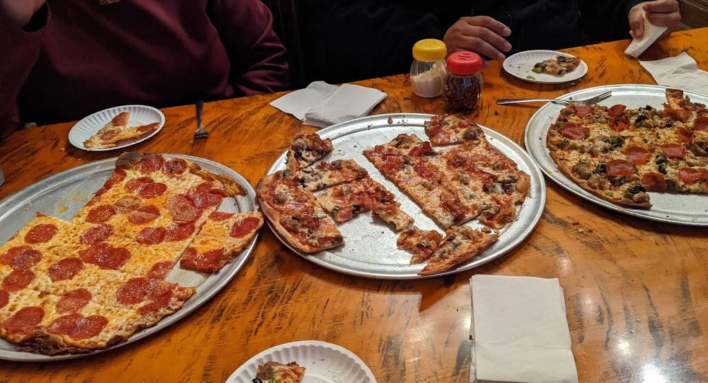 Pizza House | restaurant | 312 E Commercial St, Springfield, MO 65803, USA | 4178814073 OR +1 417-881-4073