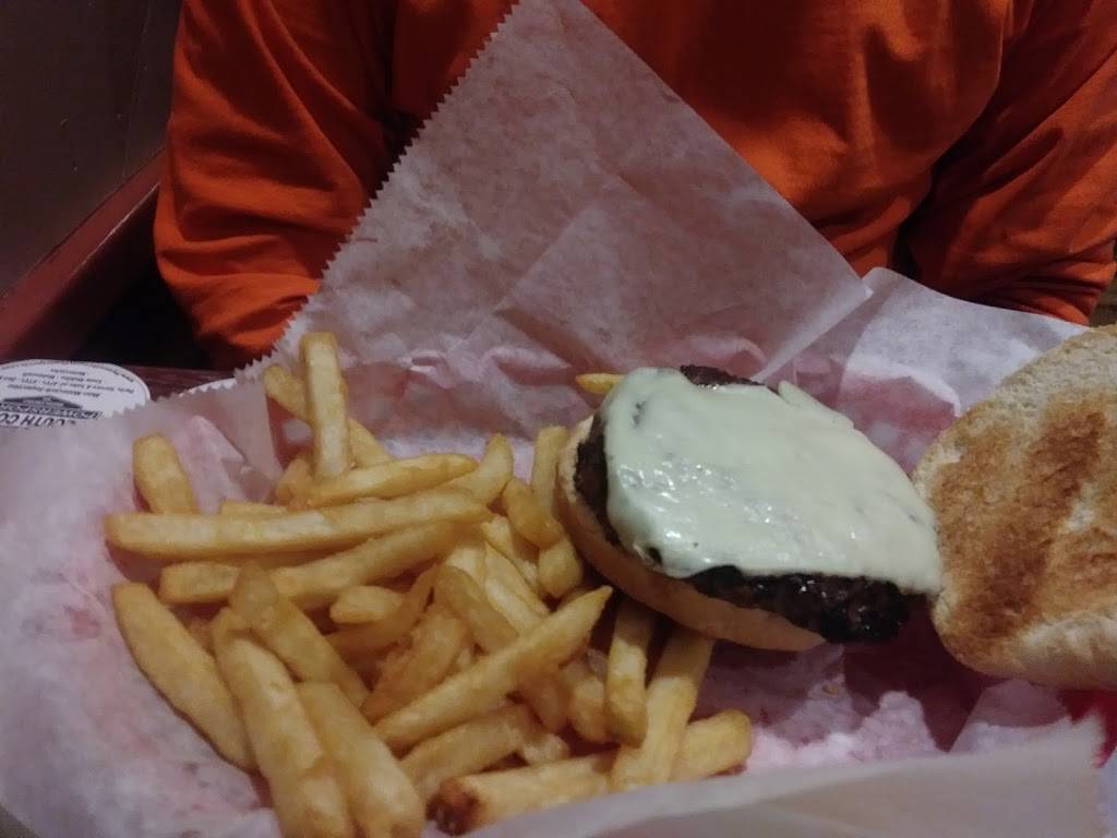 Damiens | restaurant | 279 Spring St #1025, Hanson, MA 02341, USA | 7814476556 OR +1 781-447-6556