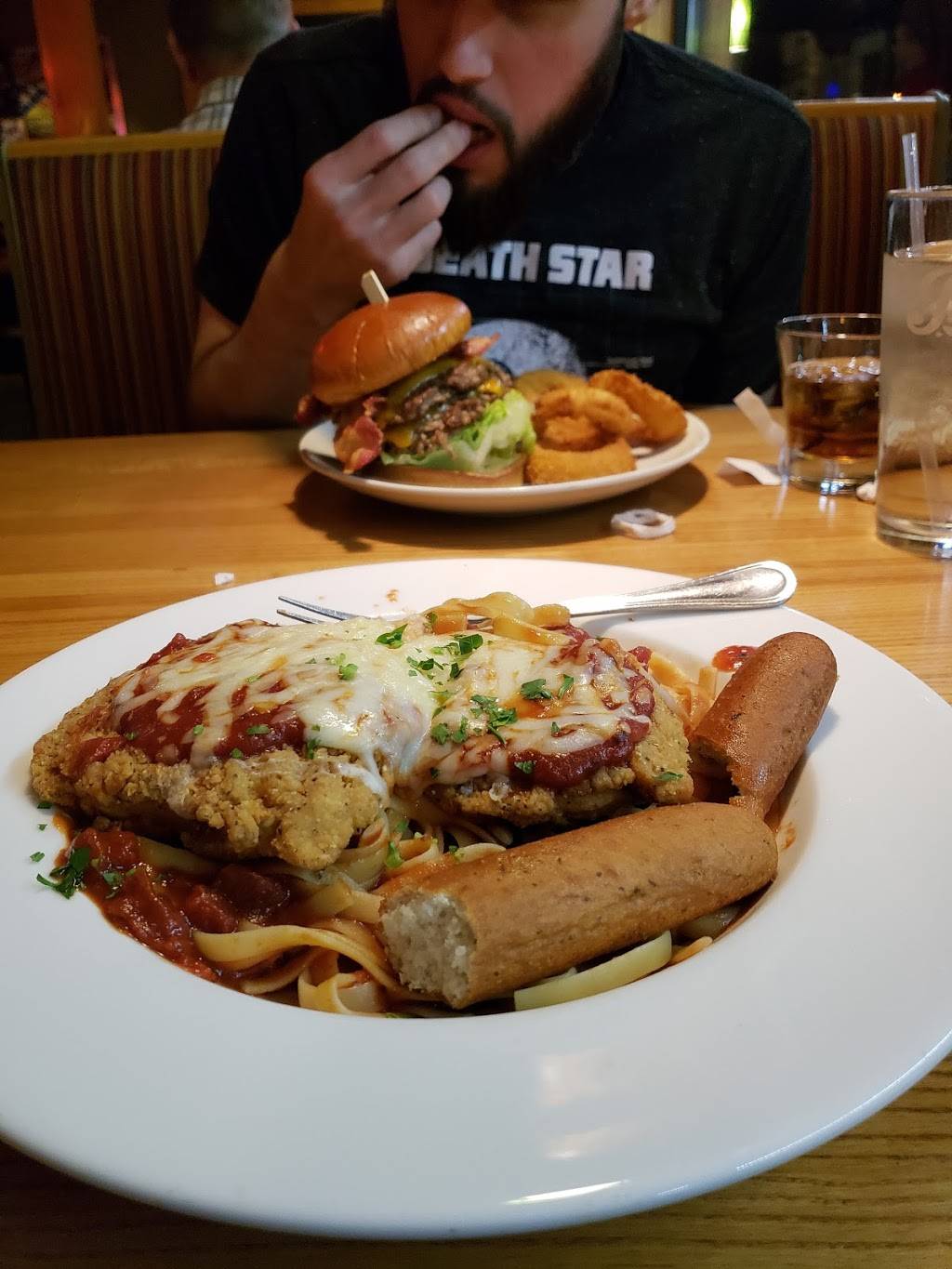 Applebees Grill + Bar | restaurant | 12717 SE 2nd Cir, Vancouver, WA 98684, USA | 3609448088 OR +1 360-944-8088