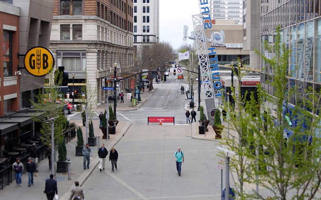 Chipotle Mexican Grill | restaurant | 315 S 4th St, Louisville, KY 40202, USA | 5025848606 OR +1 502-584-8606