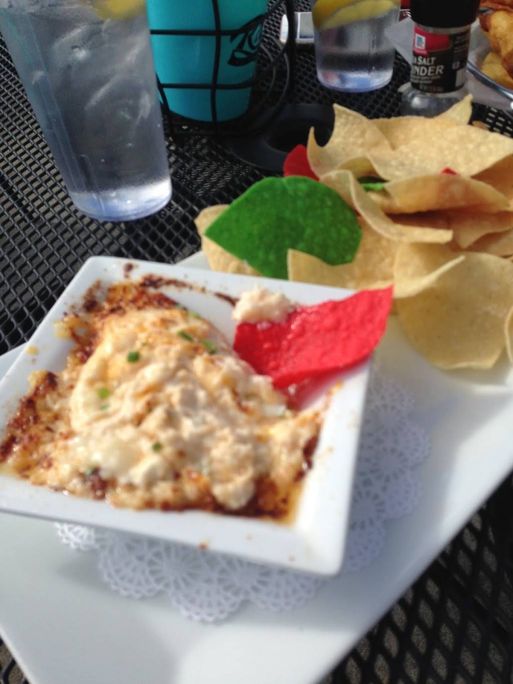 Rileys by the seawall | restaurant | 14 Beach Dr, Stratford, CT 06615, USA | 2036939255 OR +1 203-693-9255