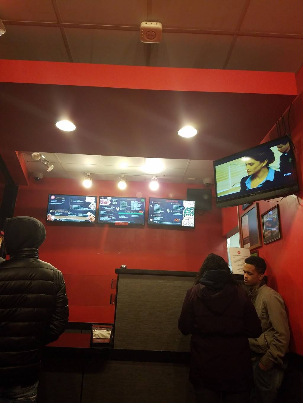 Pizza Hut | restaurant | 601 Westchester Ave, Bronx, NY 10455, USA | 7185851401 OR +1 718-585-1401