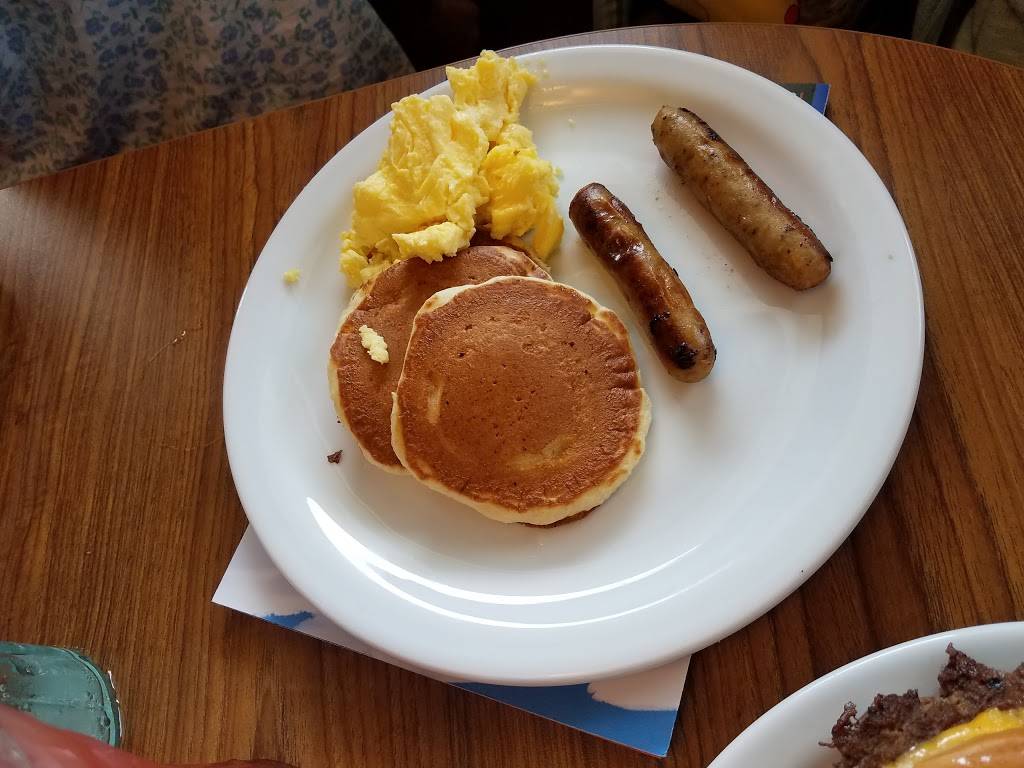 Dennys | restaurant | 11901 East Fwy, Houston, TX 77029, USA | 7134555599 OR +1 713-455-5599