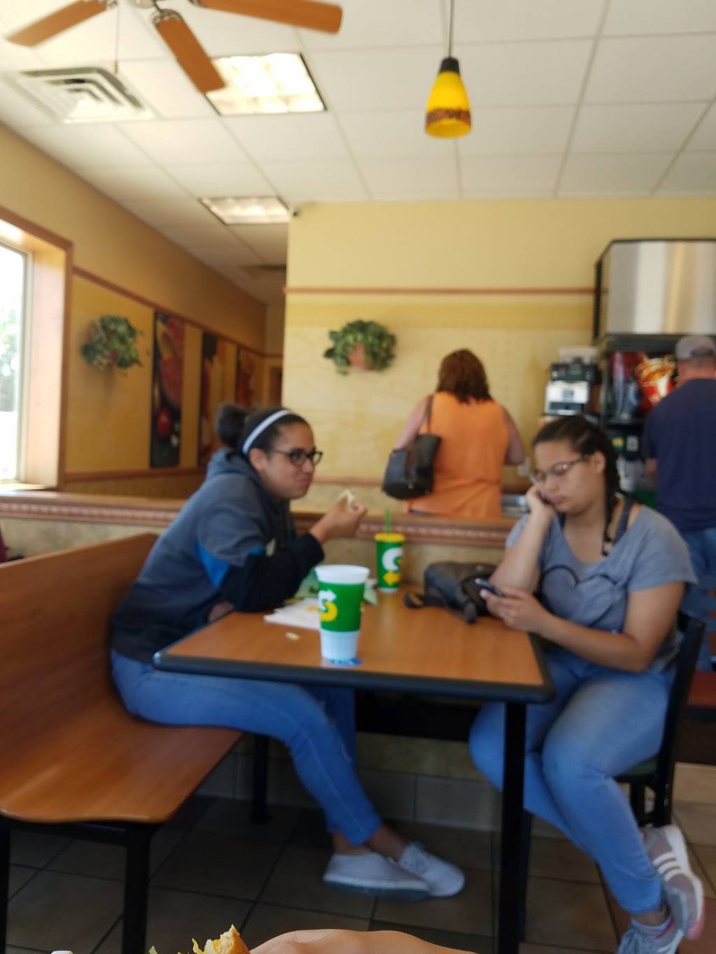 Subway | restaurant | 217 E Carroll St, Tullahoma, TN 37388, USA | 9314556525 OR +1 931-455-6525