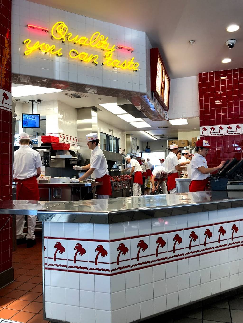 In-N-Out Burger | restaurant | 1859 S Signal Butte Rd, Mesa, AZ 85209, USA | 8007861000 OR +1 800-786-1000