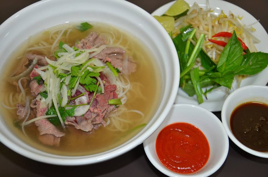 Ginger Pho | restaurant | 2590 Weston Rd, North York, ON M9N 2A9, Canada | 4162418787 OR +1 416-241-8787
