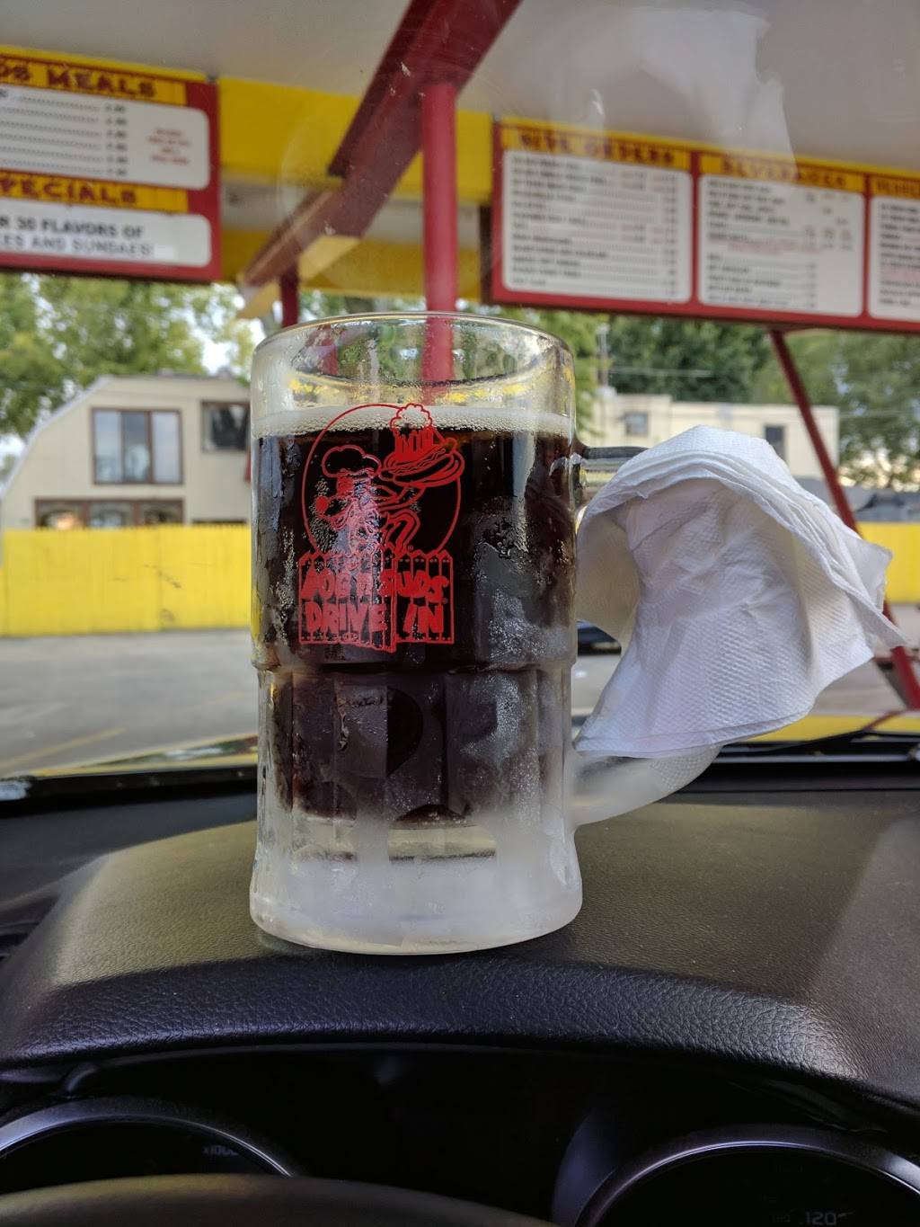 Richmond Dog N Suds | meal takeaway | 11015 US-12, Richmond, IL 60071, USA | 8156787011 OR +1 815-678-7011