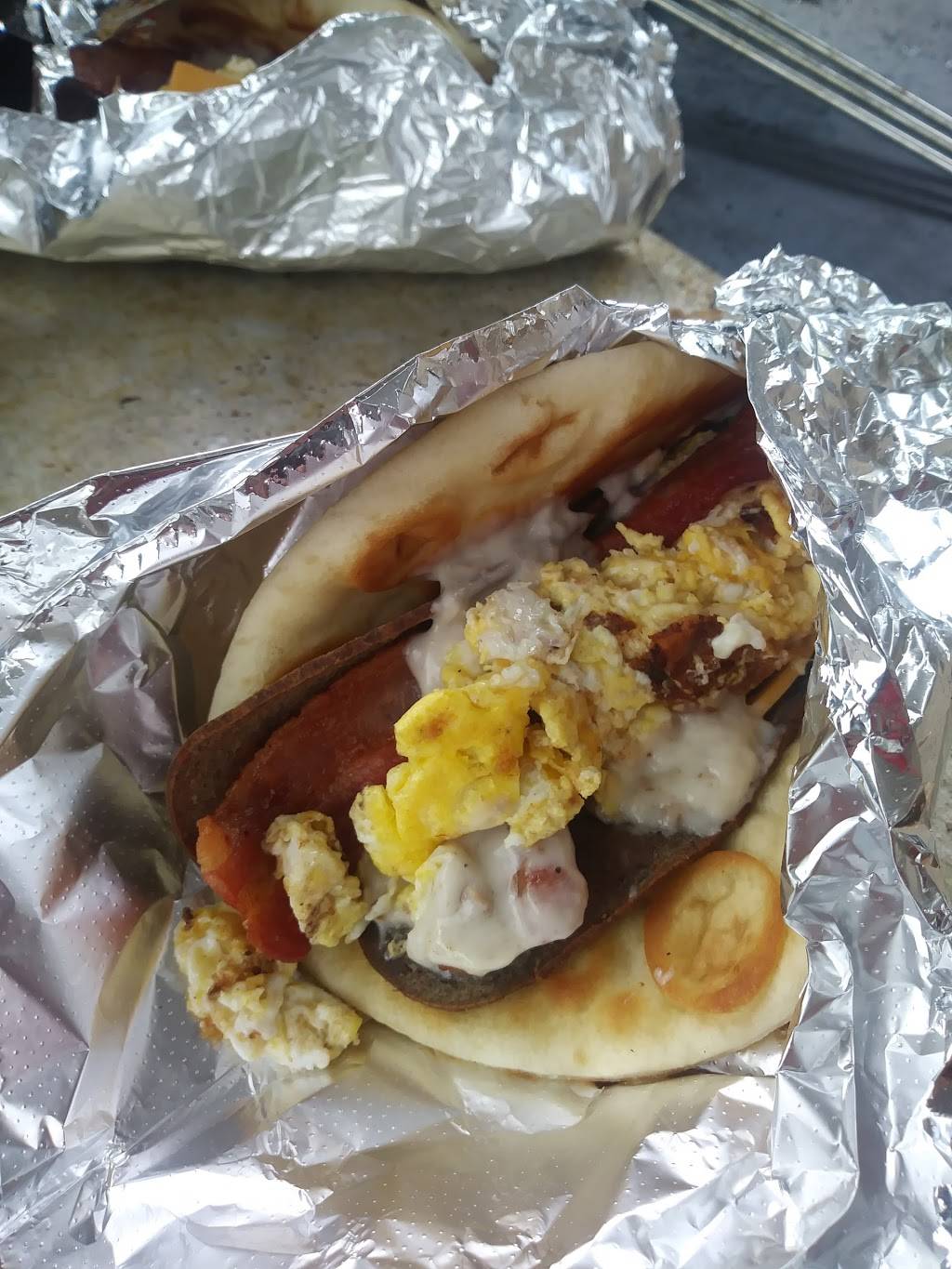 Big Ds Grille @ Jeannes Joynt | restaurant | 36219 Vine St, Eastlake, OH 44095, USA | 4405238787 OR +1 440-523-8787