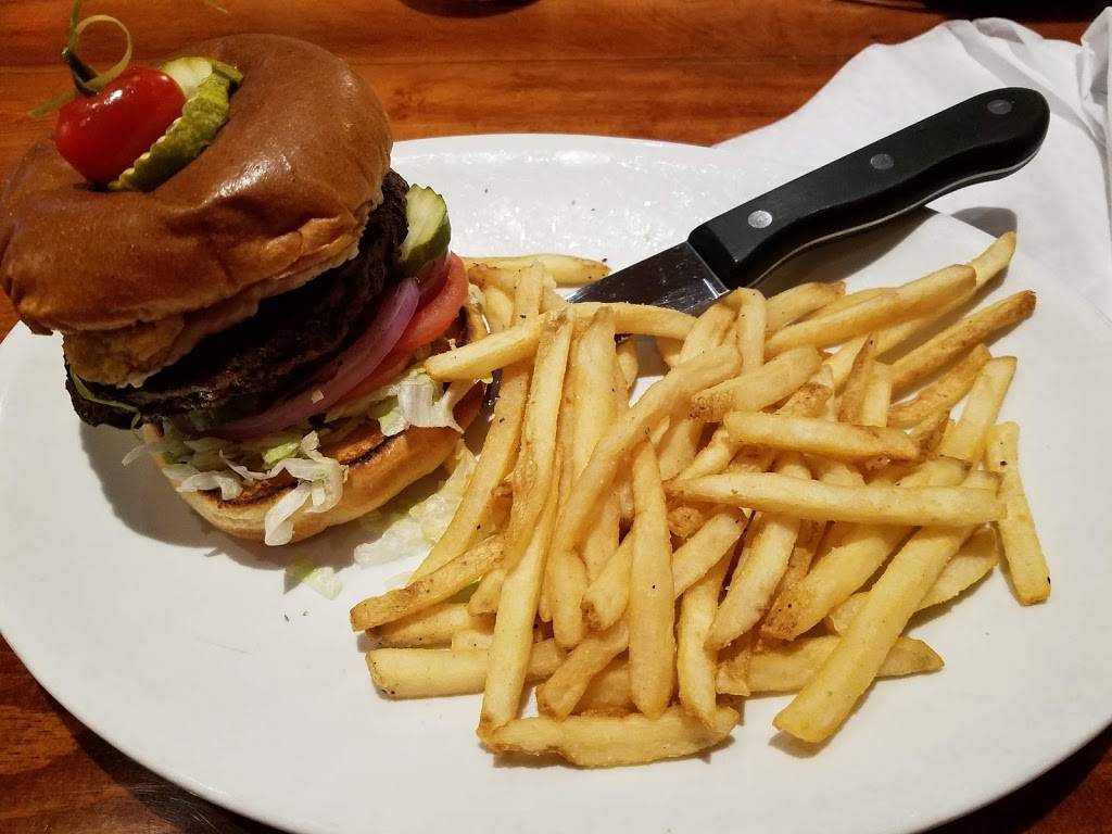 The District Tap | restaurant | 3720 E 82nd St, Indianapolis, IN 46240, USA | 3172888251 OR +1 317-288-8251