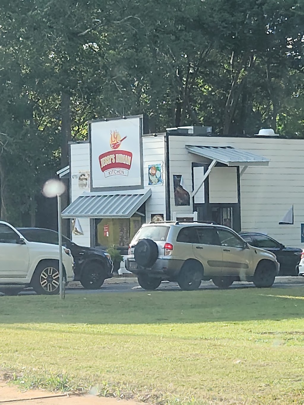 Jessis Indian Kitchen | restaurant | 2319 Gillionville Rd, Albany, GA 31707, USA | 2292885875 OR +1 229-288-5875