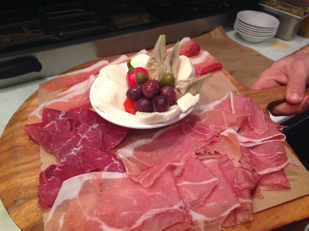 Guidos Trattoria and Bar | restaurant | 482 Moody St, Waltham, MA 02453, USA | 7814722628 OR +1 781-472-2628