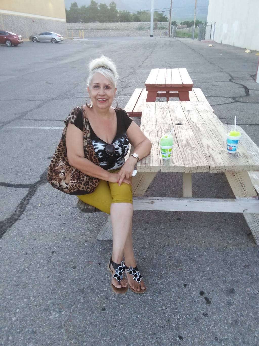 JRs Bratwurst | restaurant | 9111 Dyer St, El Paso, TX 79924, USA | 9152605540 OR +1 915-260-5540