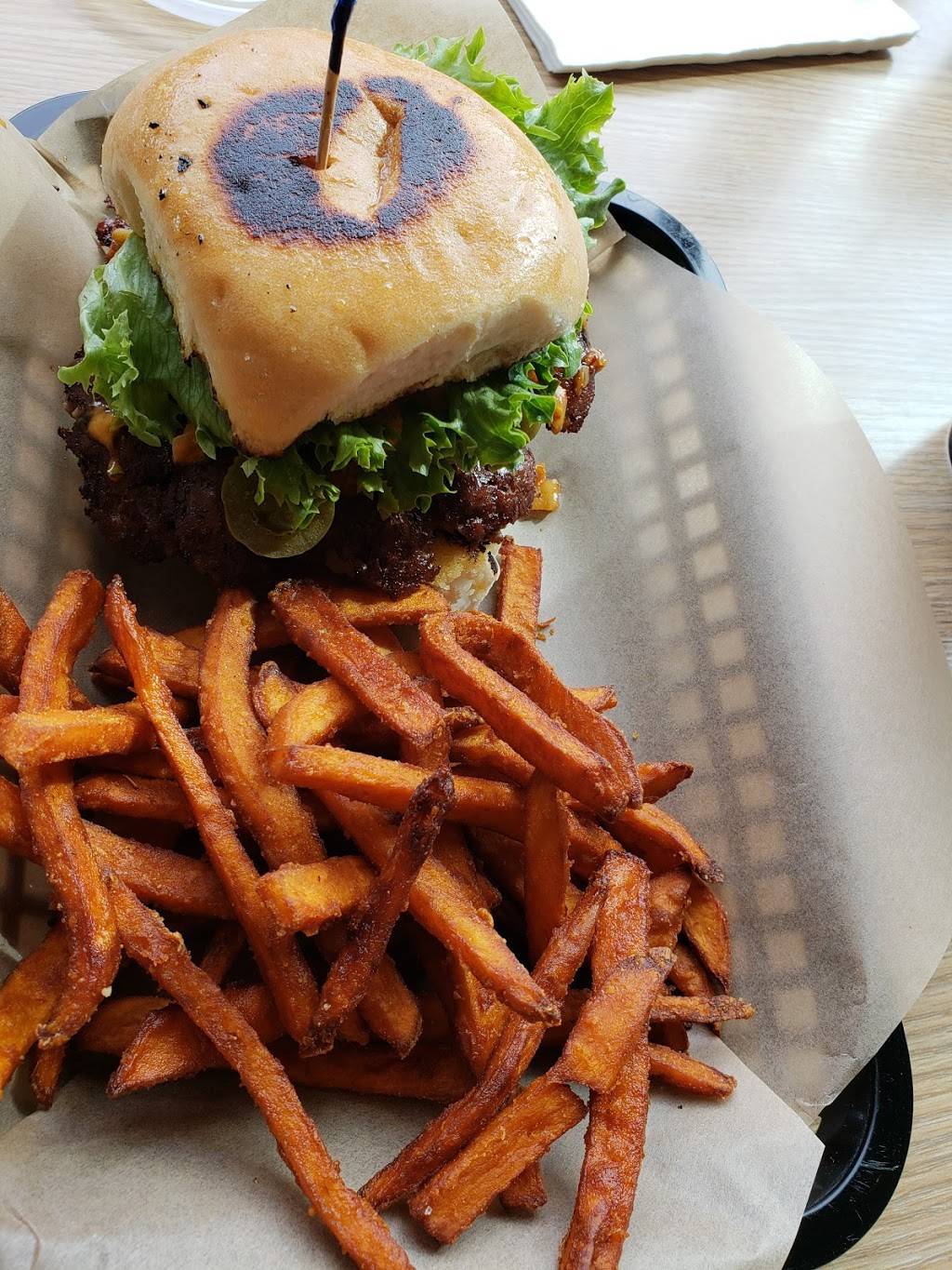 LA Burger | restaurant | 5800 N Tarrant Pkwy #110, Fort Worth, TX 76244, USA | 8175762898 OR +1 817-576-2898