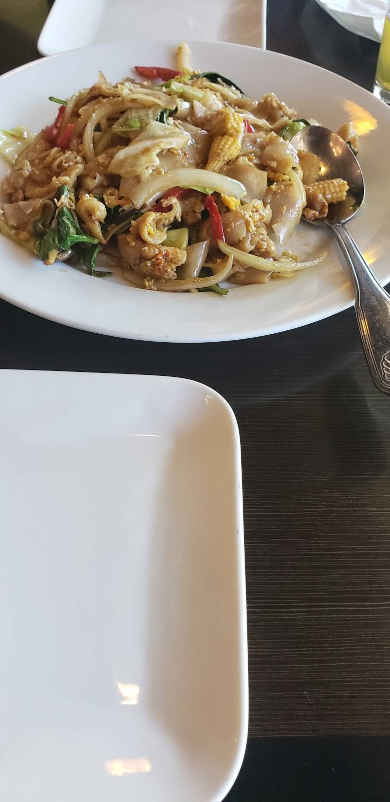 Mama Thai Kitchen | restaurant | 4995 S Alma School Rd #1, Chandler, AZ 85248, USA | 4808951499 OR +1 480-895-1499