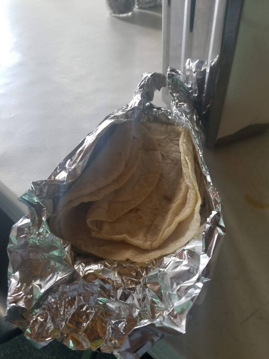 Villanueva Restaurant & Bar | restaurant | 5620 S Main St, Los Angeles, CA 90037, USA | 3238469788 OR +1 323-846-9788