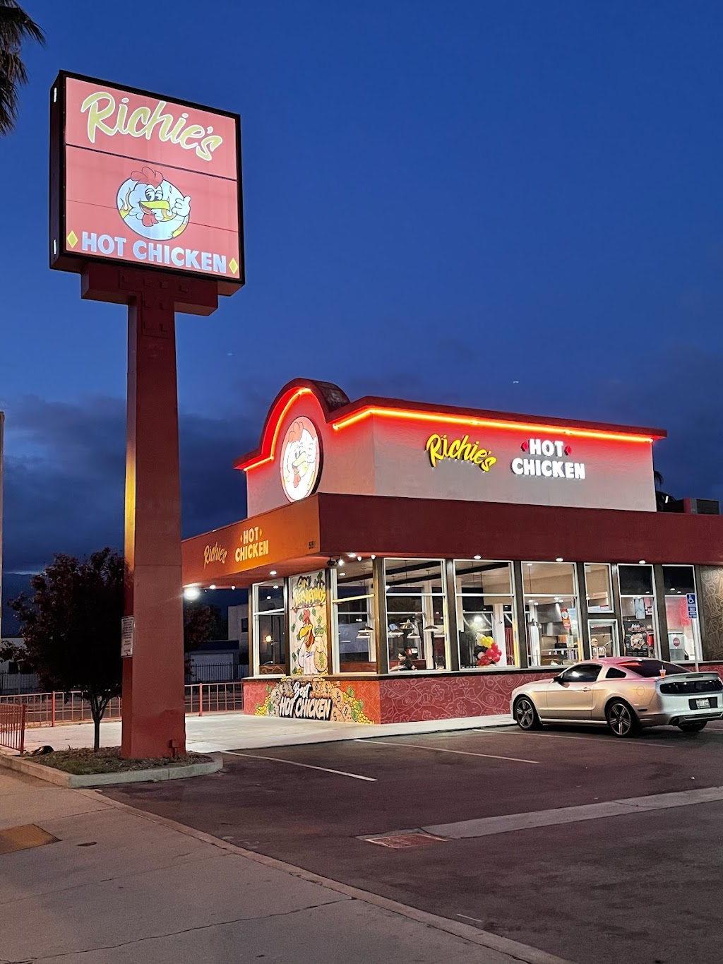 Richie’s hot chicken | restaurant | 591 N D St, San Bernardino, CA 92401, USA | 9094530046 OR +1 909-453-0046
