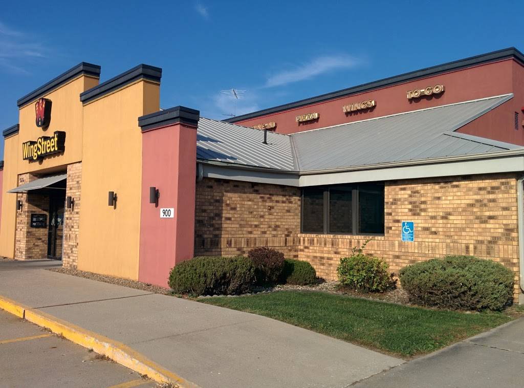 Pizza Hut | meal takeaway | 900 N Grand Ave, Mt Pleasant, IA 52641, USA | 3193858707 OR +1 319-385-8707