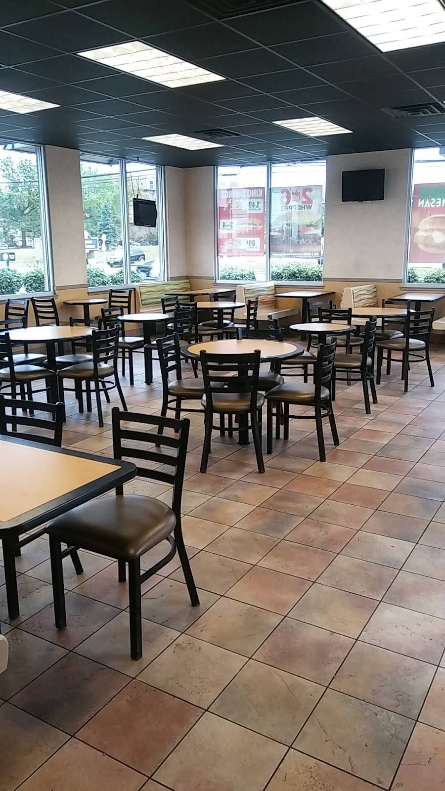 Burger King | restaurant | 25201 Rockside Rd, Bedford Heights, OH 44146, USA | 4402323314 OR +1 440-232-3314