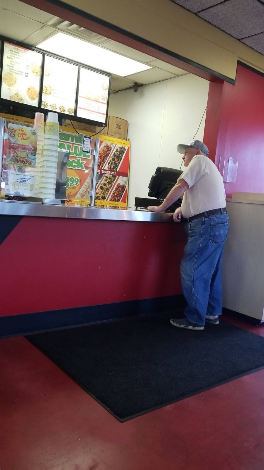 Magic Wok | restaurant | 2040 W Laskey Rd, Toledo, OH 43613, USA | 4194724453 OR +1 419-472-4453