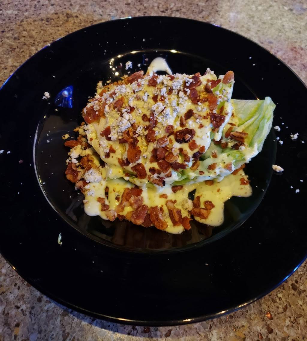 V.I.Ps Corner Bar & Grill | restaurant | 425 15th St, Moline, IL 61265, USA | 3097571331 OR +1 309-757-1331