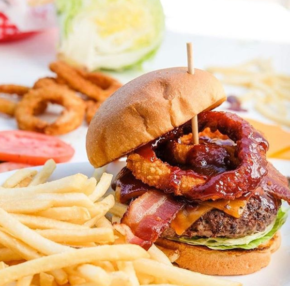 Ruby’s Diner | restaurant | 3333 Bear St #120, Costa Mesa, CA 92626, USA | 7146627829 OR +1 714-662-7829