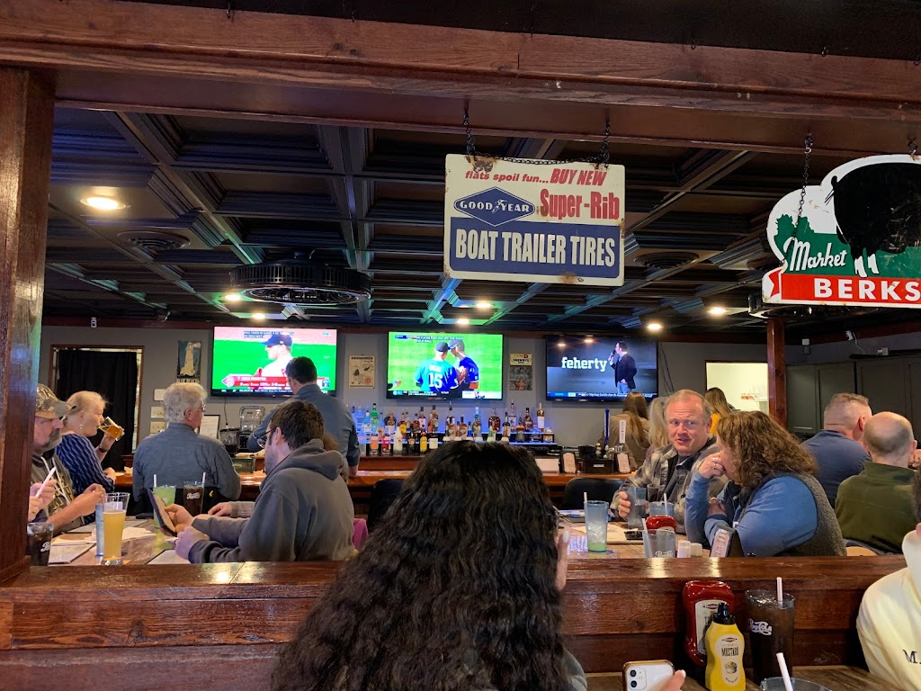 Backroads Tavern | restaurant | 725 W 700 S, Wolcottville, IN 46795, USA | 2604991893 OR +1 260-499-1893