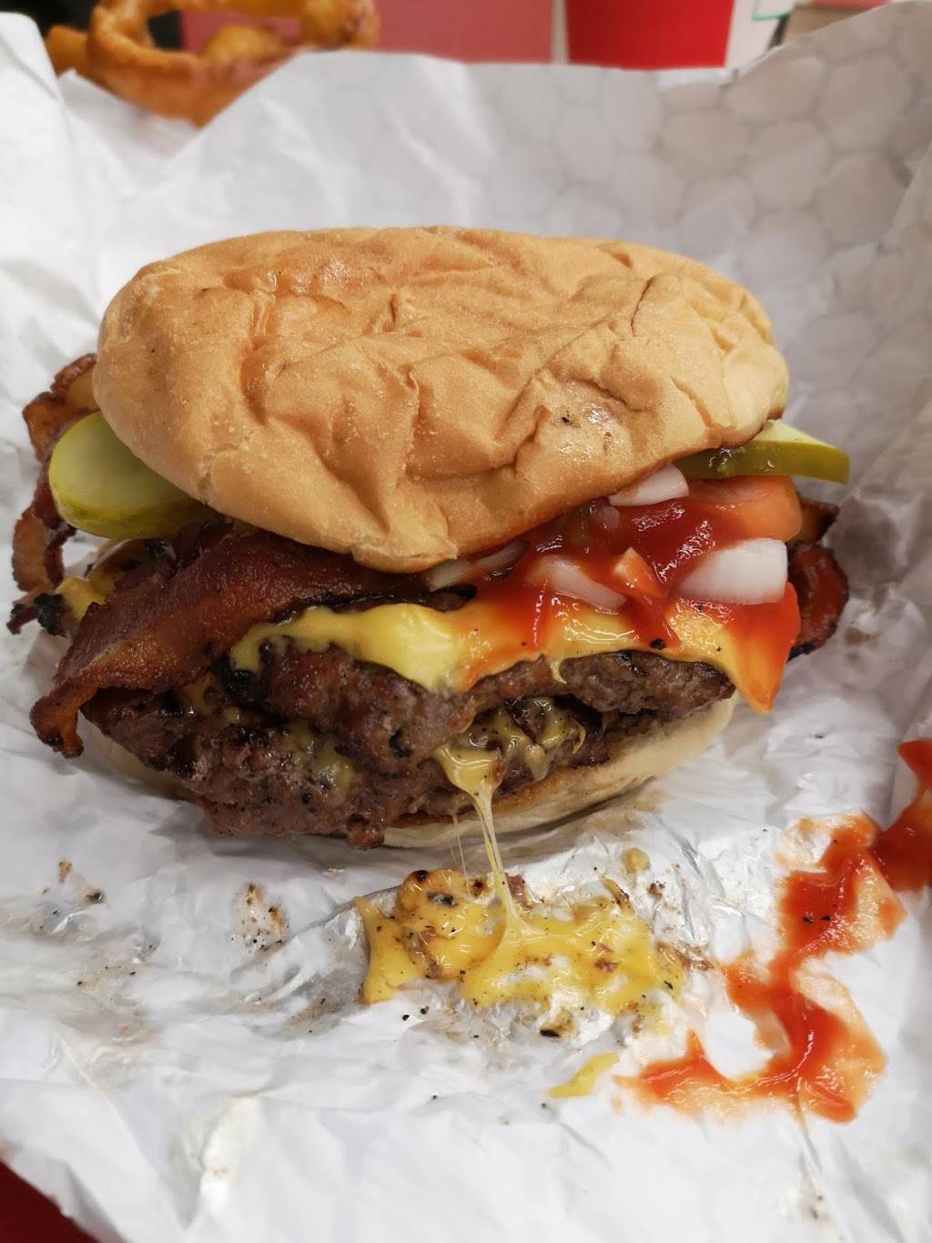 Jumbo Burgers | restaurant | 685 Runnymede Rd, Toronto, ON M6S 3A4, Canada | 4167636961 OR +1 416-763-6961