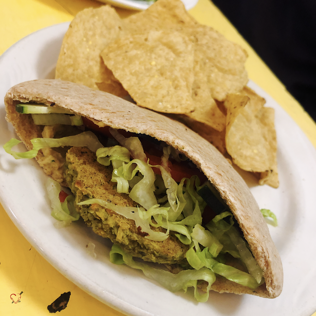 Red Herring Vegetarian Restaurant | restaurant | 1209 W Oregon St, Urbana, IL 61801, USA | 2173672340 OR +1 217-367-2340