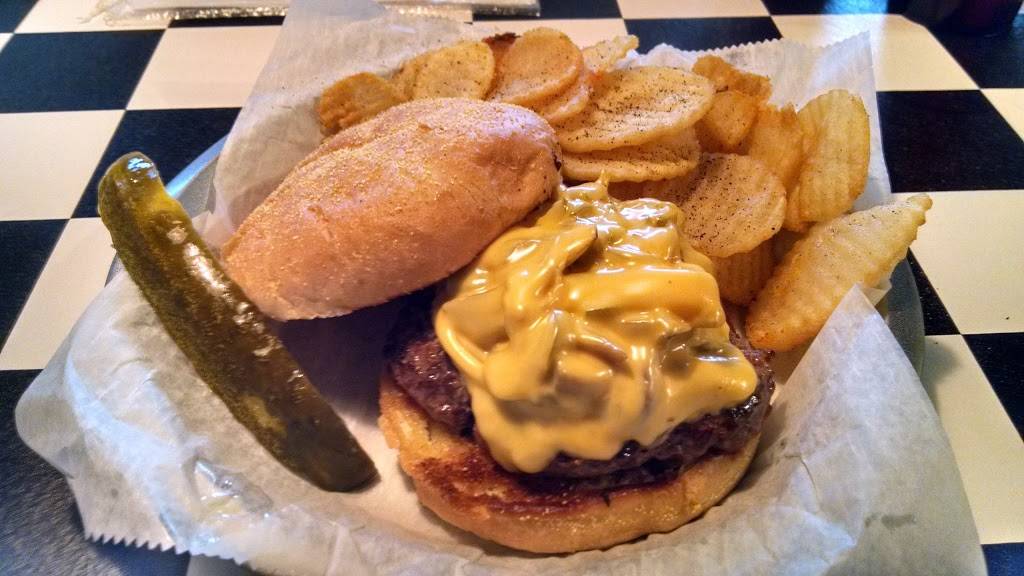 Mrs Macs Fillin Station | restaurant | 951 Old Dixie Hwy, Vero Beach, FL 32960, USA | 7725648400 OR +1 772-564-8400