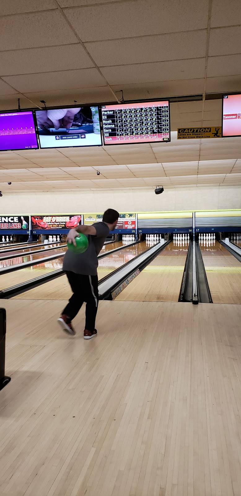 Pence Lake Erie Lanes | restaurant | 4523 Liberty Ave, Vermilion, OH 44089, USA | 4409675260 OR +1 440-967-5260