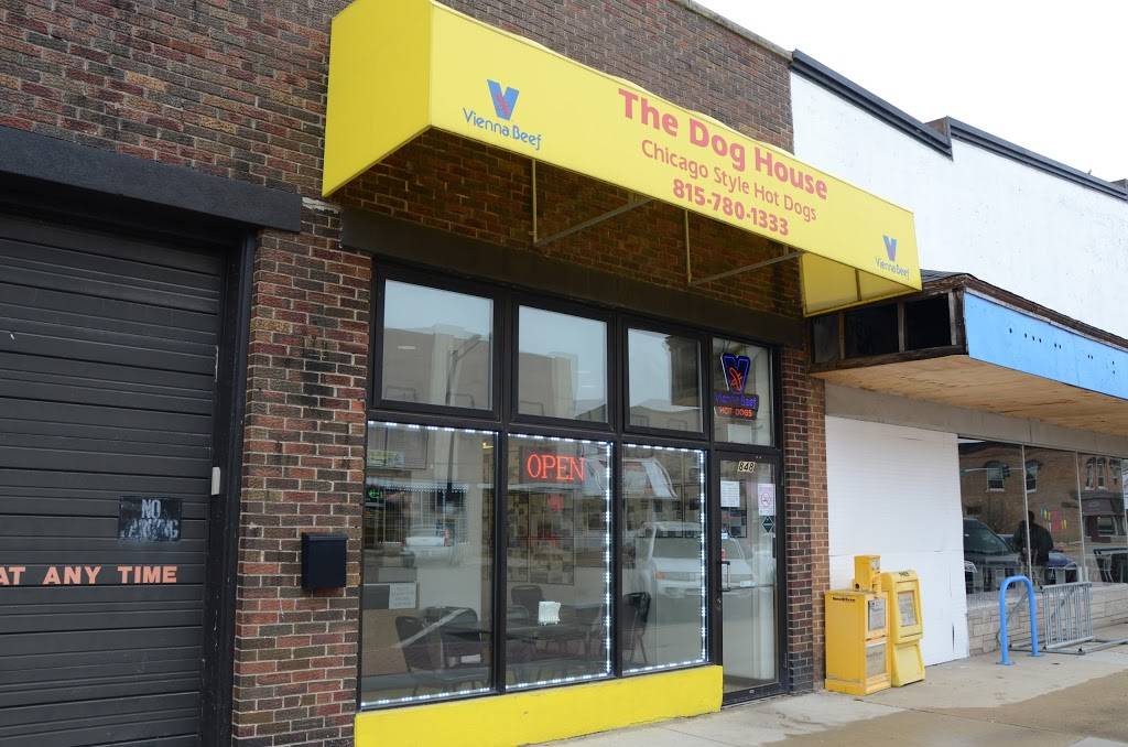The Dog House | restaurant | 848 1st St, Lasalle, IL 61301, USA | 8157801333 OR +1 815-780-1333