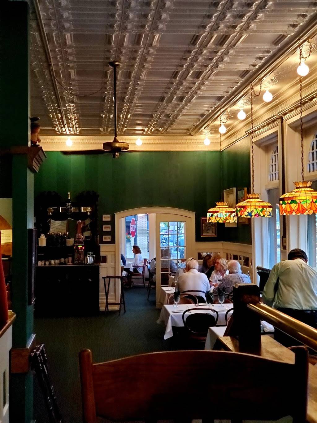 The New York Restaurant | restaurant | 101 State St, Harbor Springs, MI 49740, USA | 2315261904 OR +1 231-526-1904