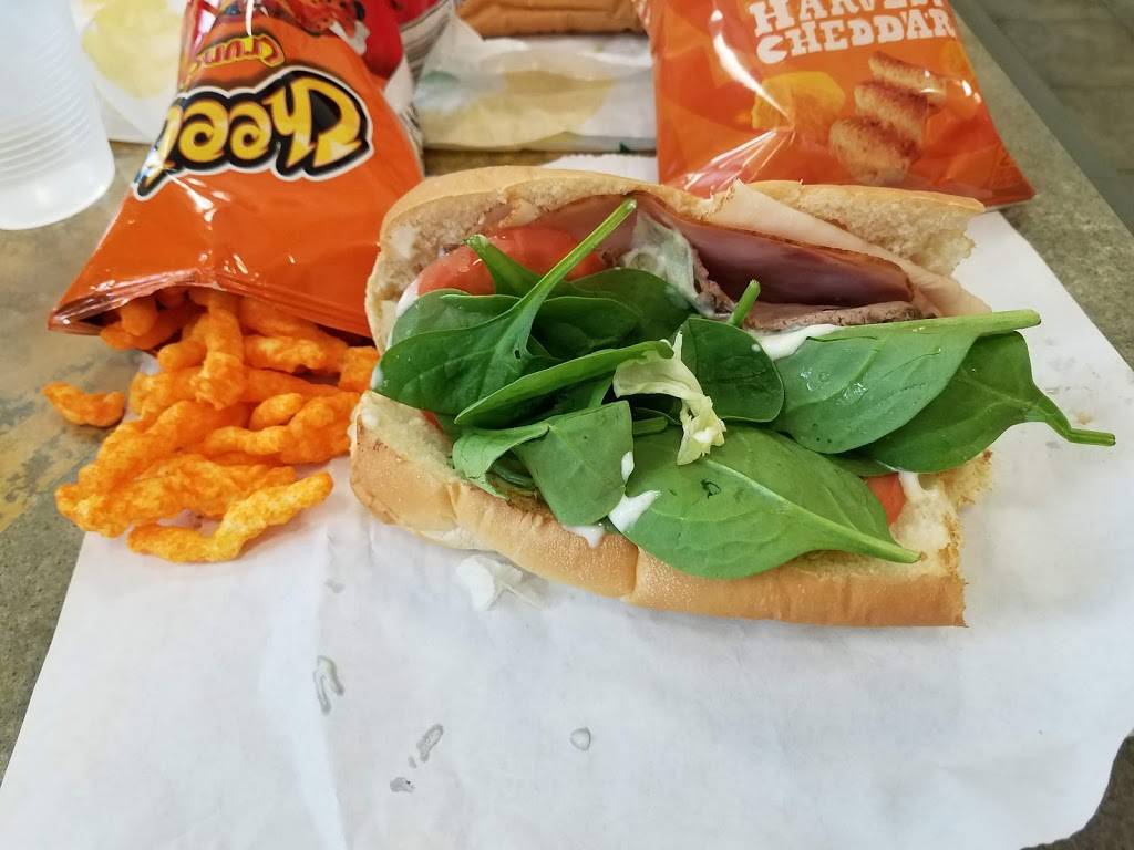 Subway | restaurant | 306 S Record St, Dallas, TX 75202, USA | 2147427827 OR +1 214-742-7827