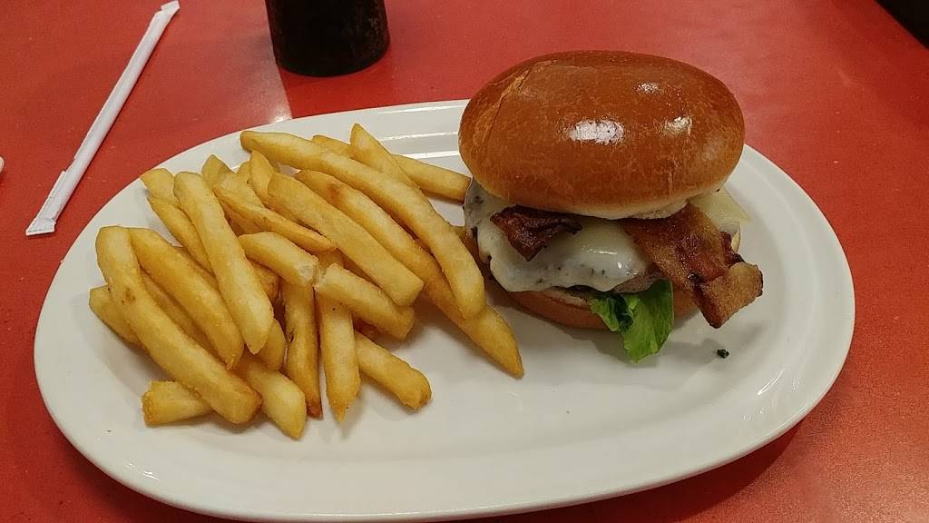 Friendlys | restaurant | 748 Grand Army of the Republic Hwy, Swansea, MA 02777, USA | 5086769694 OR +1 508-676-9694