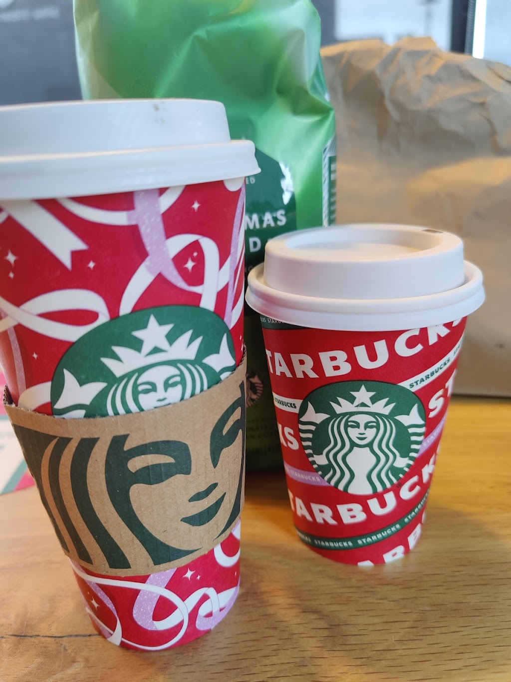 Starbucks | cafe | 2933 SW Cedar Hills Blvd, Beaverton, OR 97005, USA | 5034003262 OR +1 503-400-3262